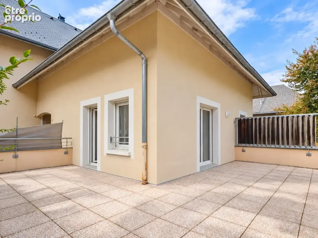 Jolie t3 duplex avec spacieuse terrasse de 38,80 m2, cave et garage - francin ! - photo 3