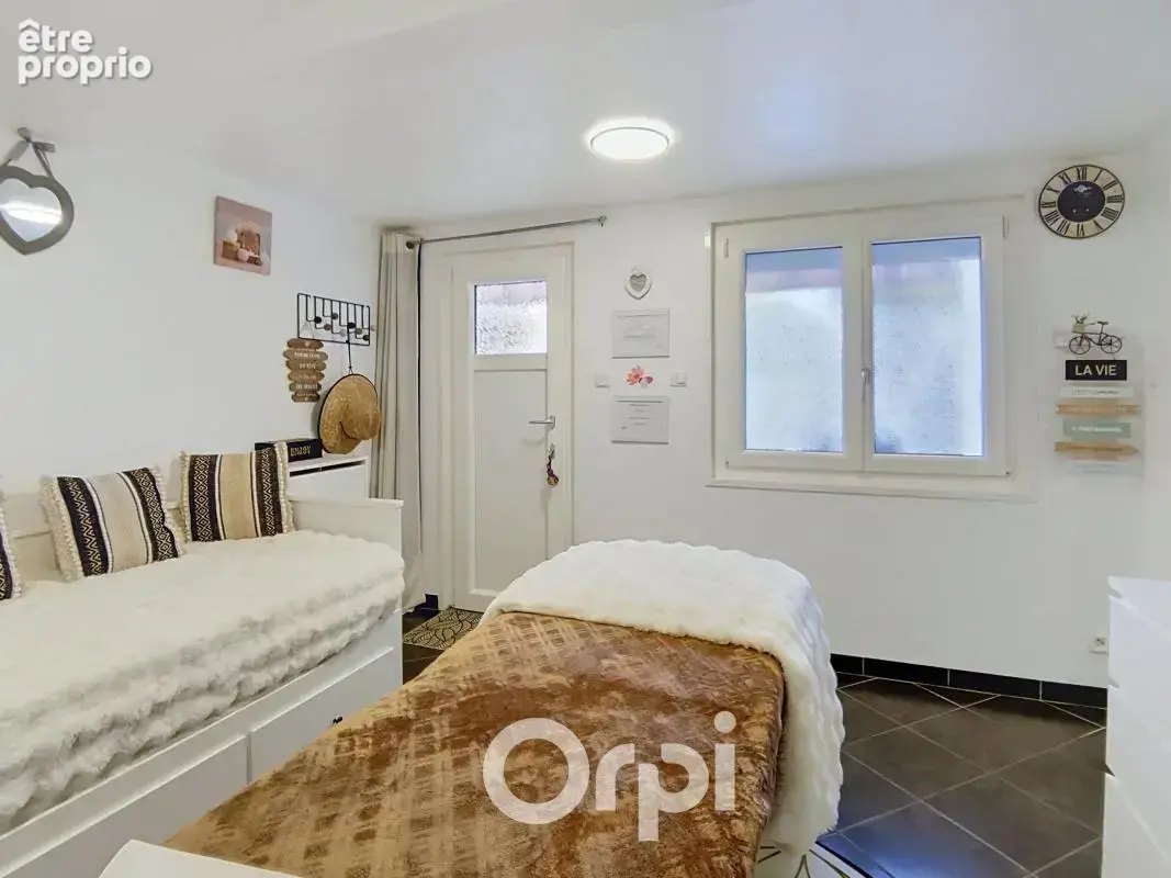 À Vendre Maison indépendante rénovée – 3 logements – Garage, piscine et stationnements – Toulon Ouest les Routes - photo 14