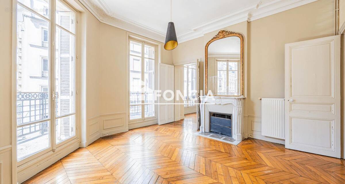 Appartement à PARIS-11E