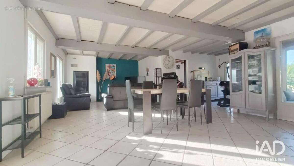 Maison 160 m² à Charrais  - photo 2