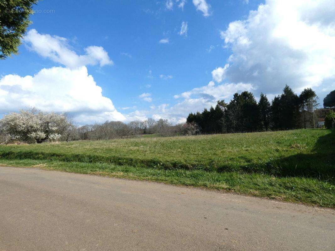 Terrain à HAUTEFORT