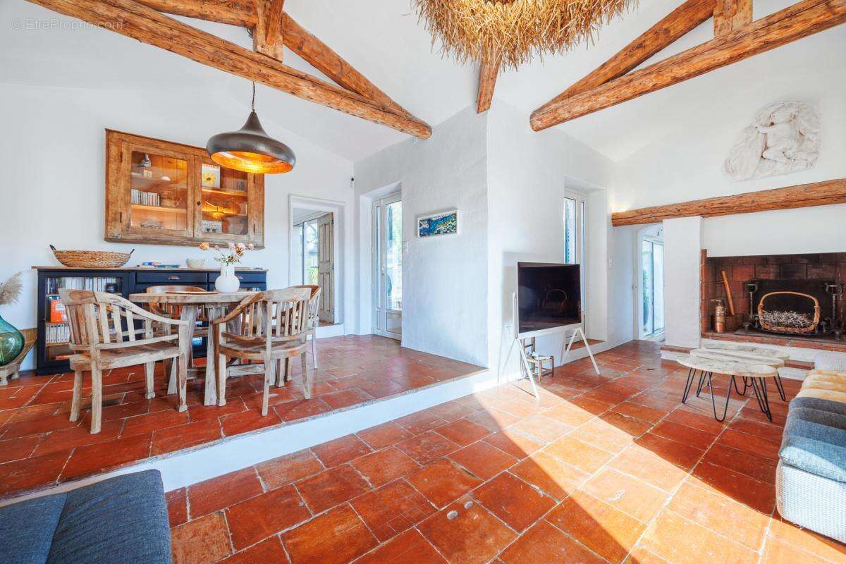 Maison 8 pièces 215 m² à vendre à Cassis (13260) - photo 6