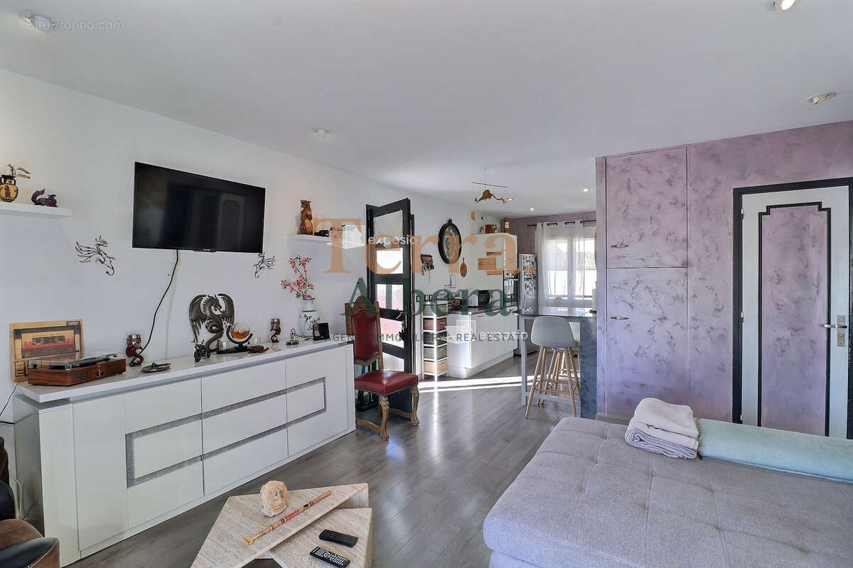 Saint-Estève   Maison 3 faces avec PISCINE, deux logements indépendants et grand GARAGE - photo 12