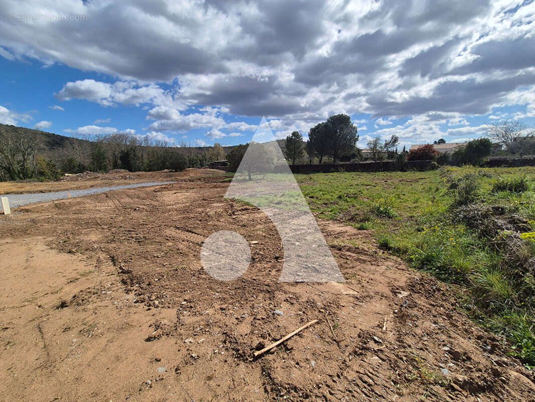 Terrain à LACHAPELLE-SOUS-AUBENAS