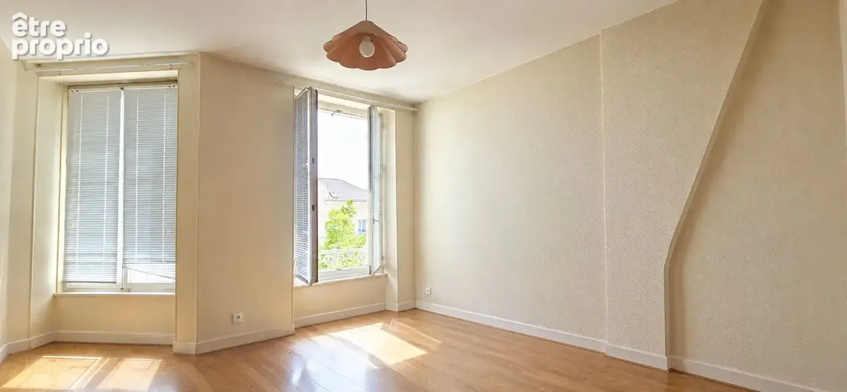Maison de type bourgeoise à Étampes libre au 1er Mars 2027 avec garage. - photo 8