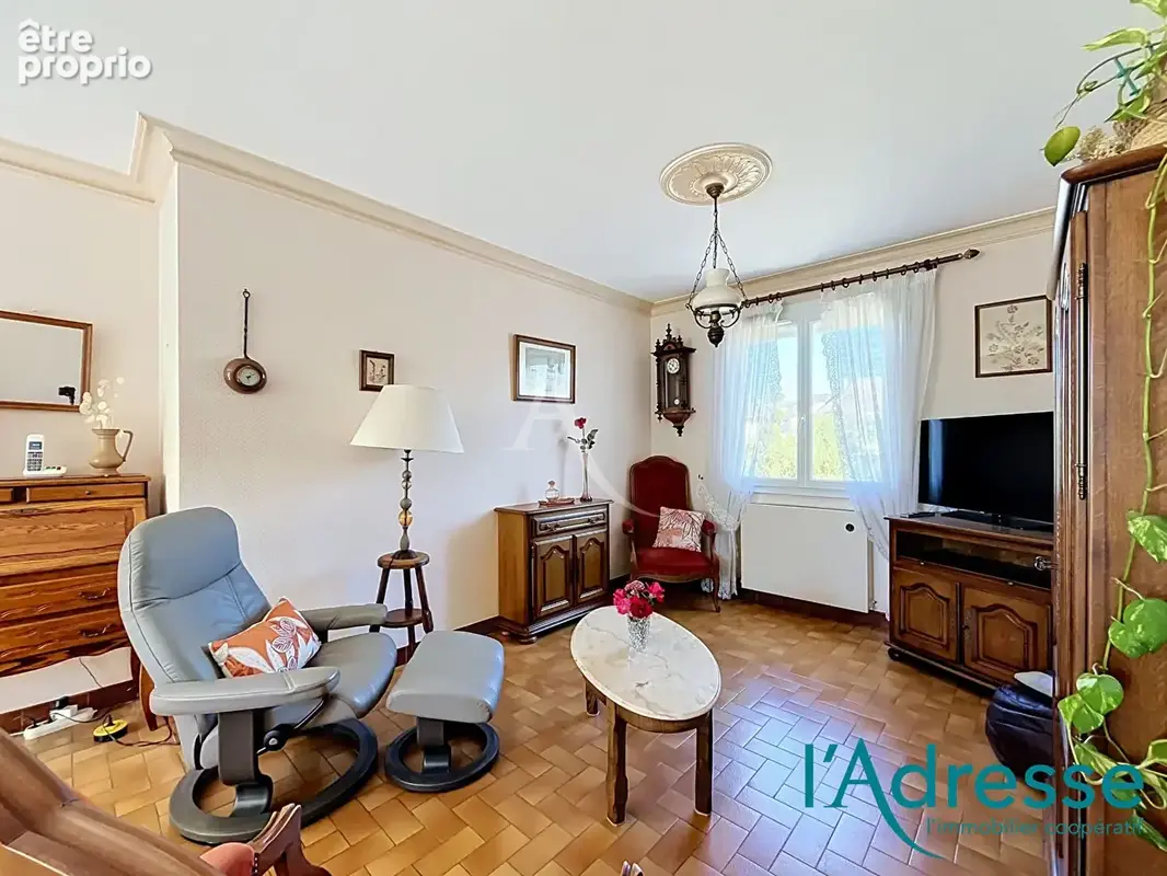 LAVAL - Quartier des Blardières- Maison 3 chambres avec terrain clos - photo 6