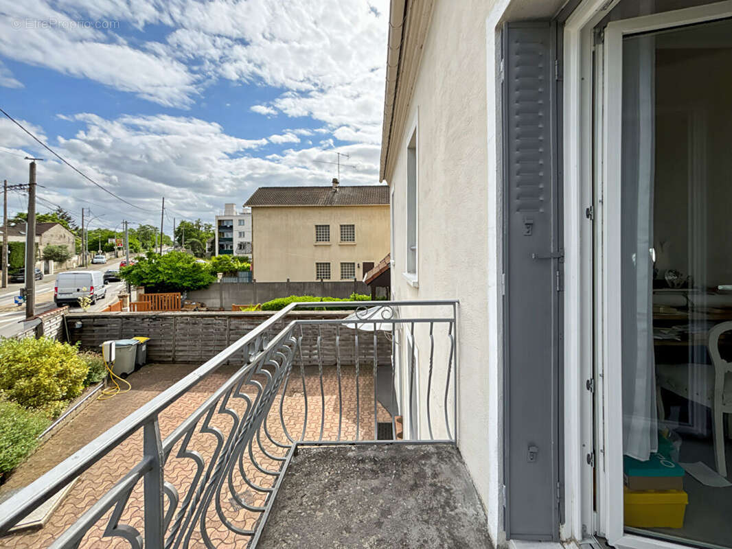 Maison à LES MUREAUX