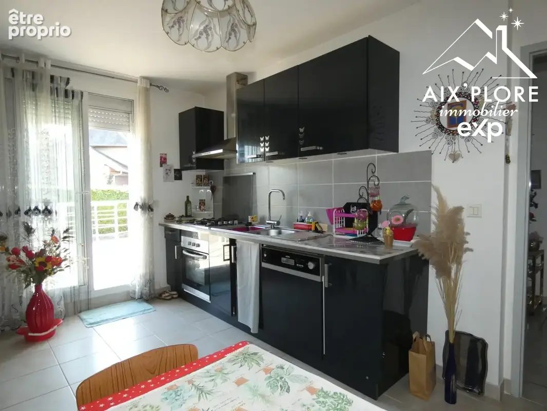 Maison 195 m² à Voglans  - photo 2