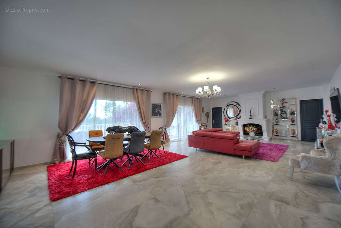 Maison à PUGET-SUR-ARGENS