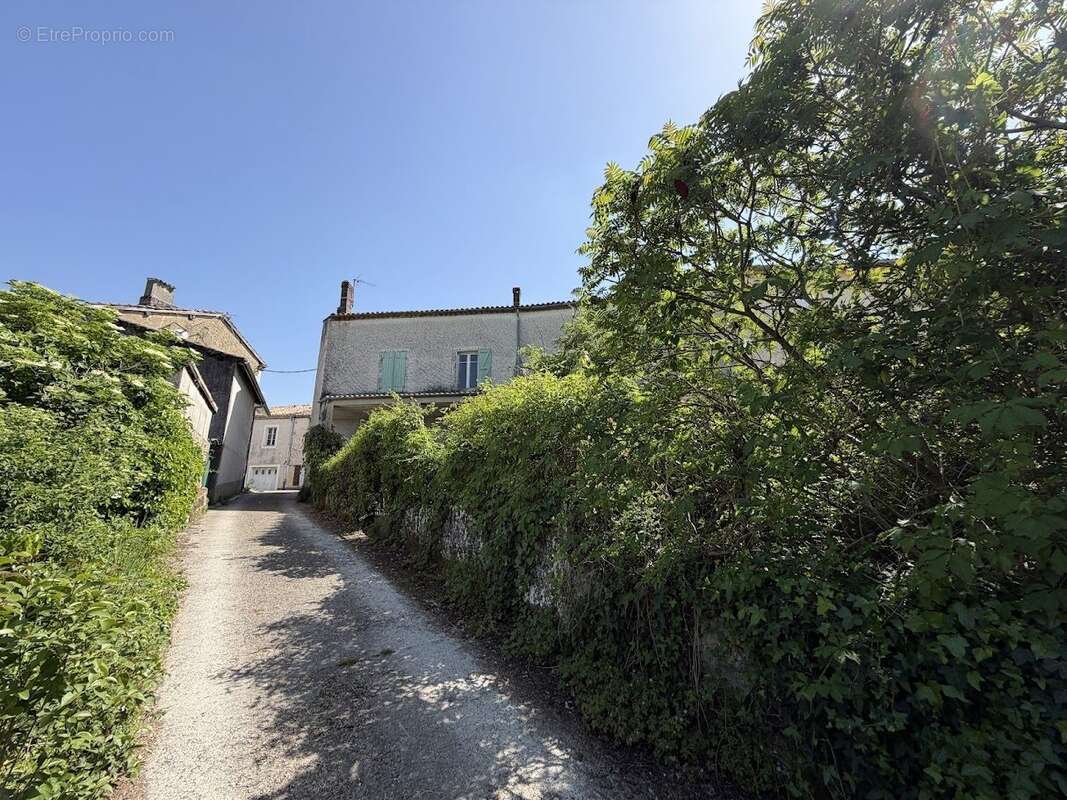 Maison à SAINT-CLAR