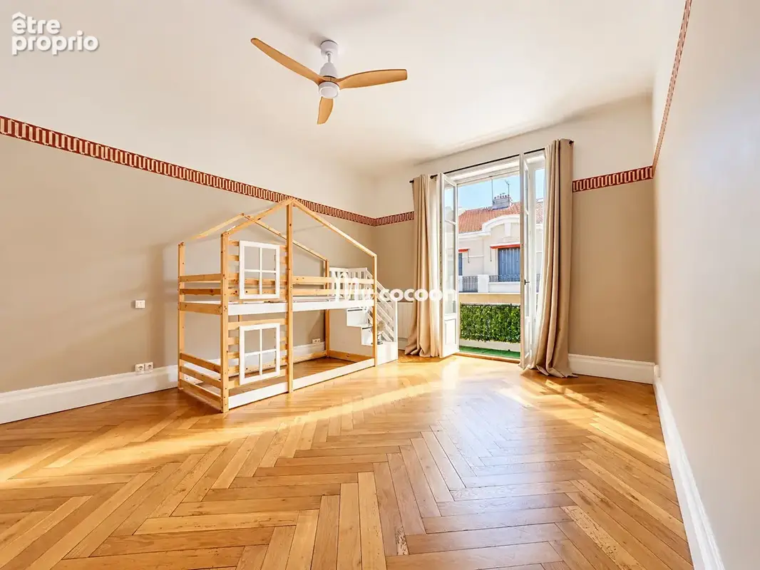 Lyon 6e Brotteaux - T3 - 94 m2 étage élevé & balcon - photo 6