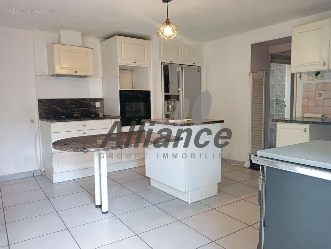 Jolie maison avec garage, terrain et dependance - photo 4