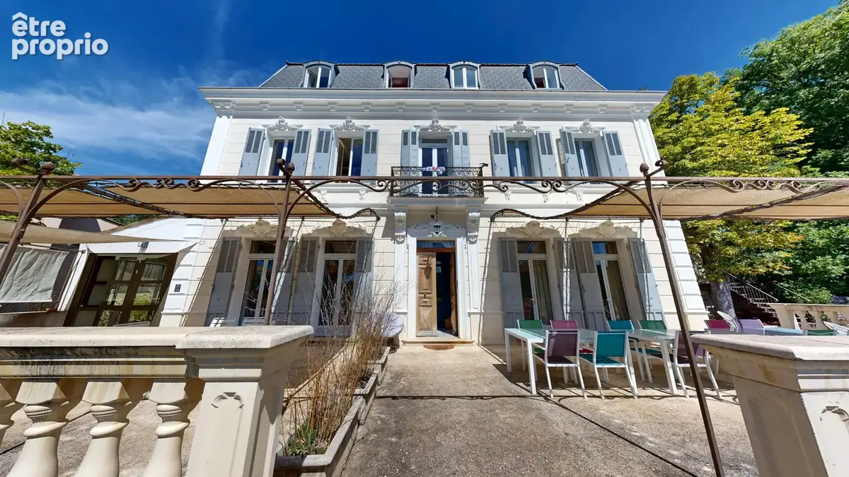 Propriété d'exception 330m2 sur 2029m2 de parcelle avec piscine, dépendances... - photo 6