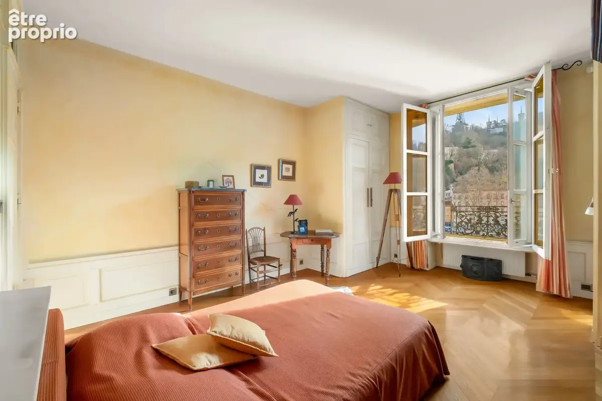 Quai Saint-Vincent, T6 de 180 m2, cachet et vue Saône - photo 11