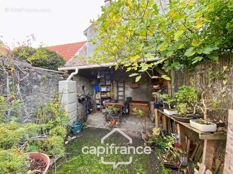 Appartement à SAINT-THIBAULT-DES-VIGNES