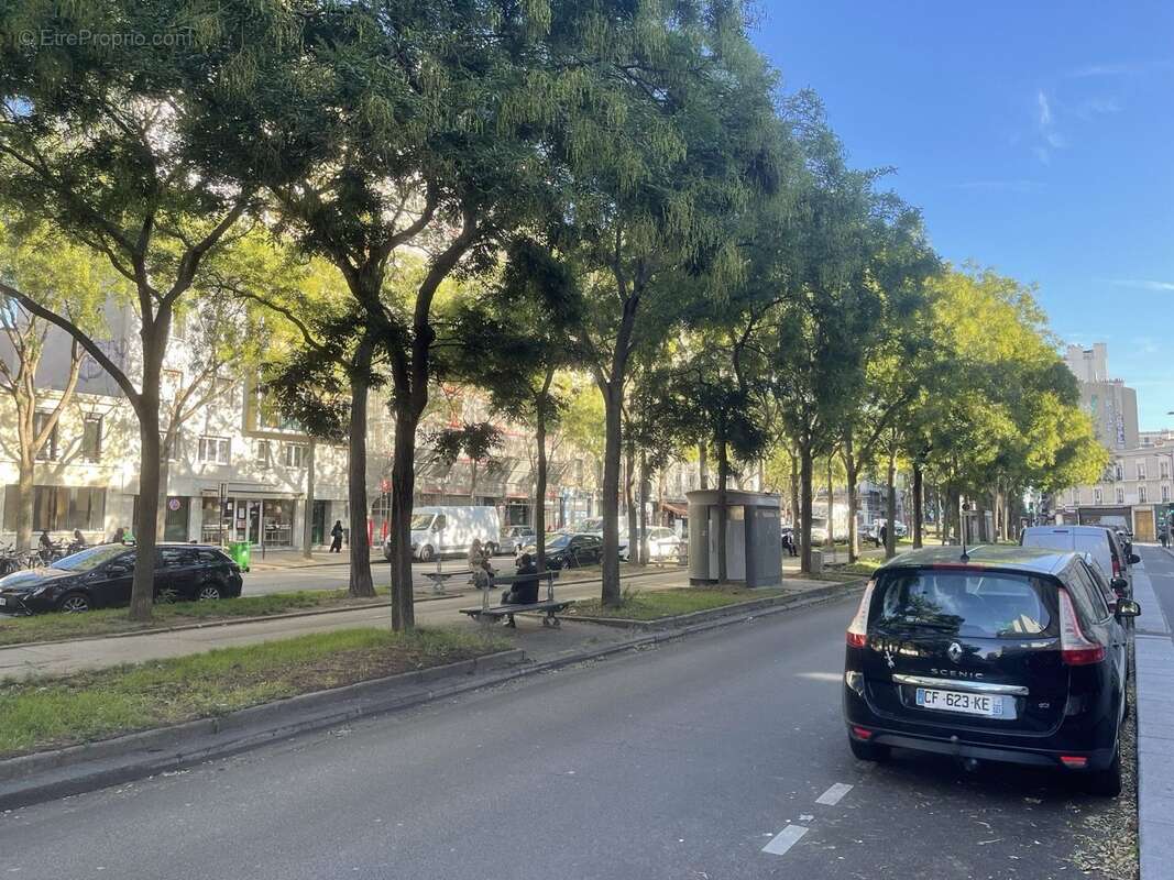 Autre à PARIS-11E