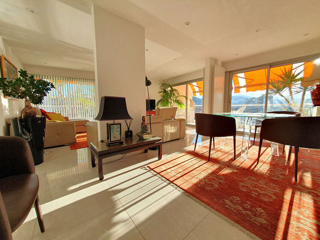 Appartement à MANDELIEU-LA-NAPOULE