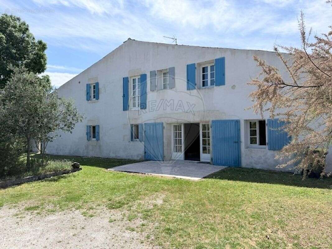 Maison à CHAILLEVETTE