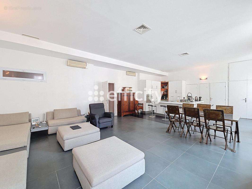 Appartement à MARSEILLE-6E