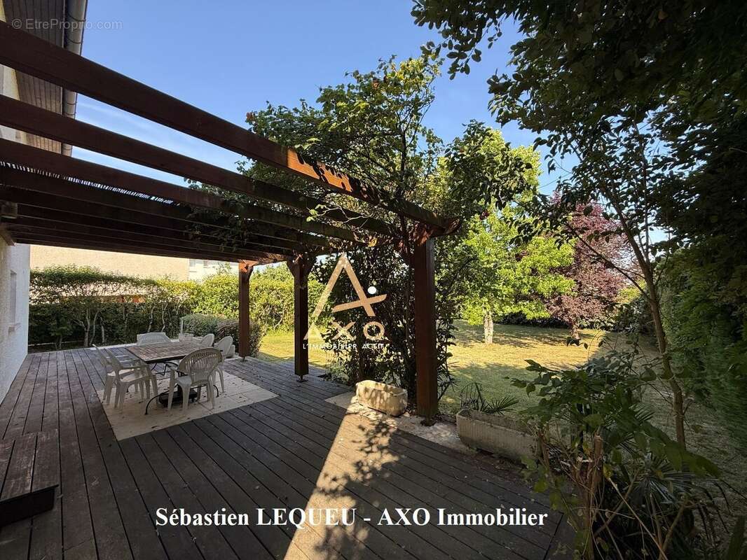 maison Familiale de 155m2 proche centre Saint Genies - photo 10