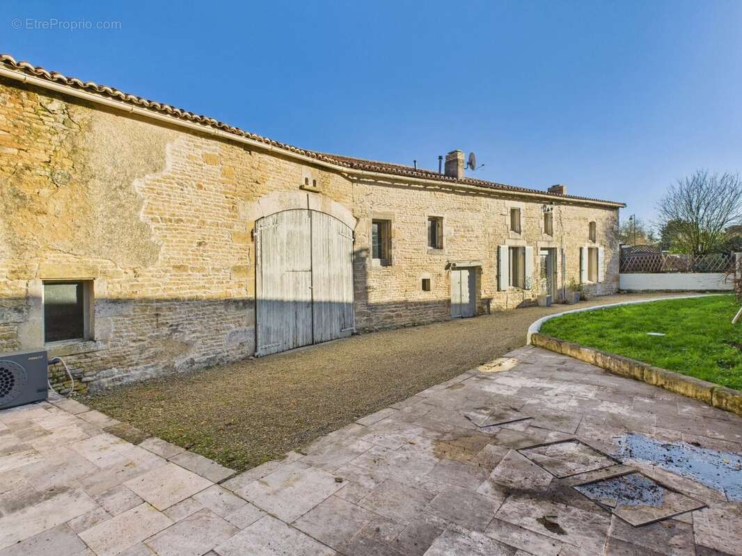 Maison à VILLEFAGNAN