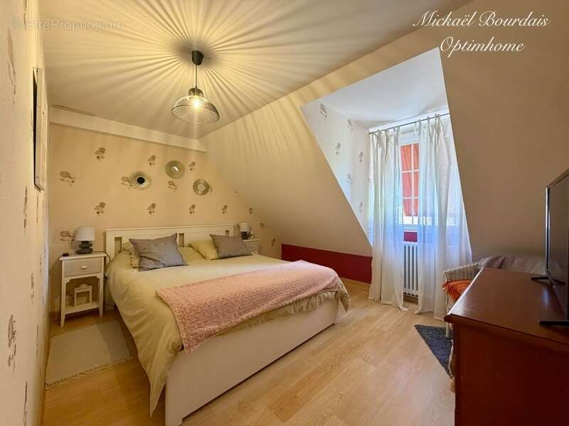 Maison de caractère 230 m2 avec 7 hectares de prairie – Vie de plain-pied – Secteur Oizé - photo 18