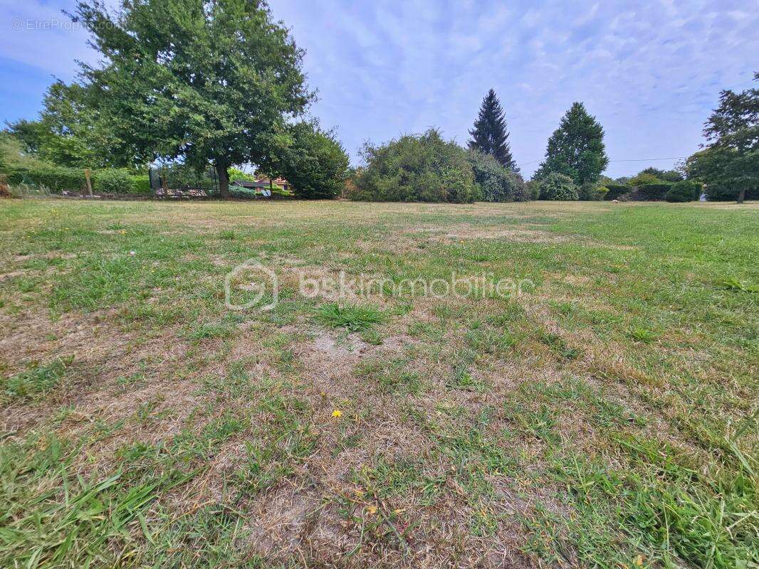 À vendre – Terrain à bâtir de 1428 m² à Saint-Gein (40190) - photo 2
