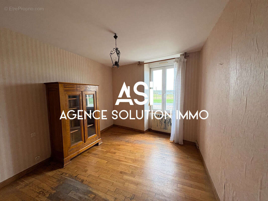 Maison à NEUVILLETTE-EN-CHARNIE