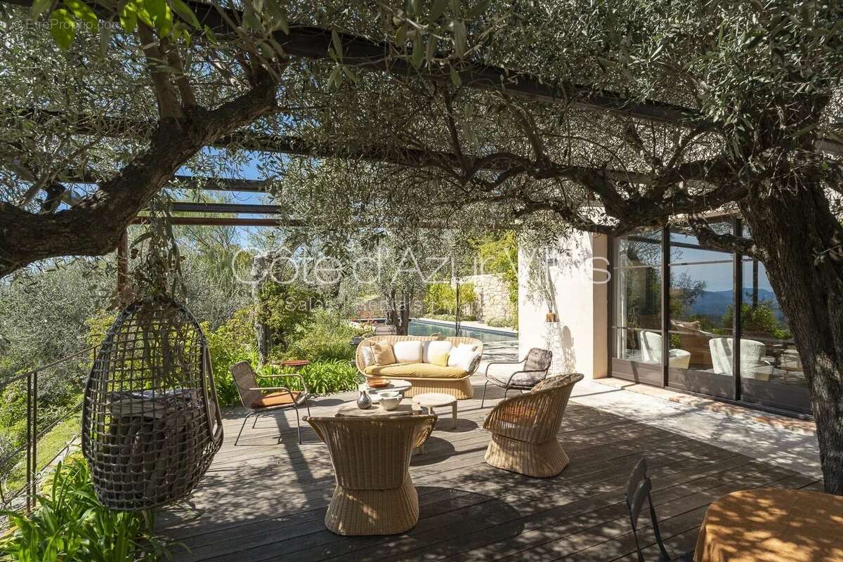 Maison à CHATEAUNEUF-GRASSE