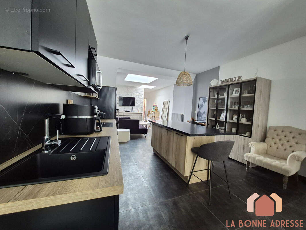 Maison 106 m² à Wattrelos  - photo 2