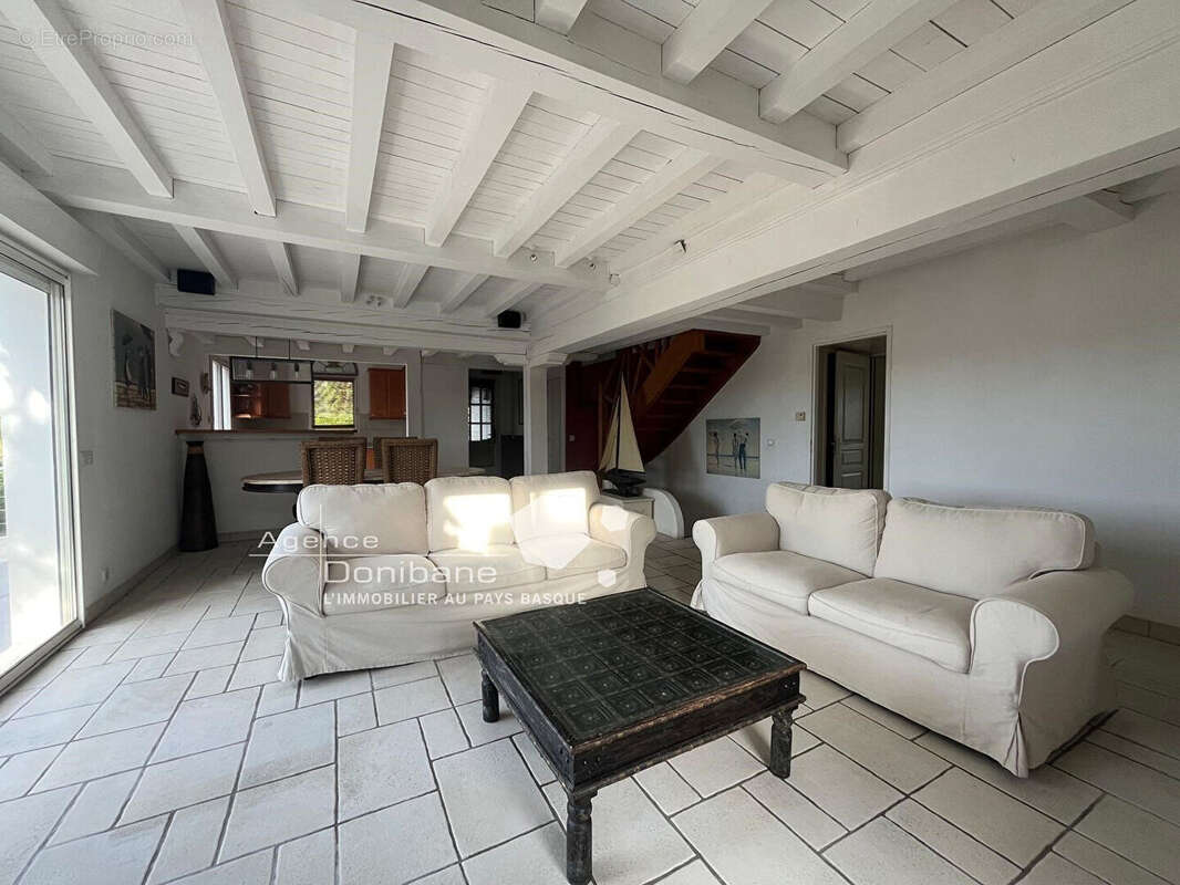 Maison à BASSUSSARRY