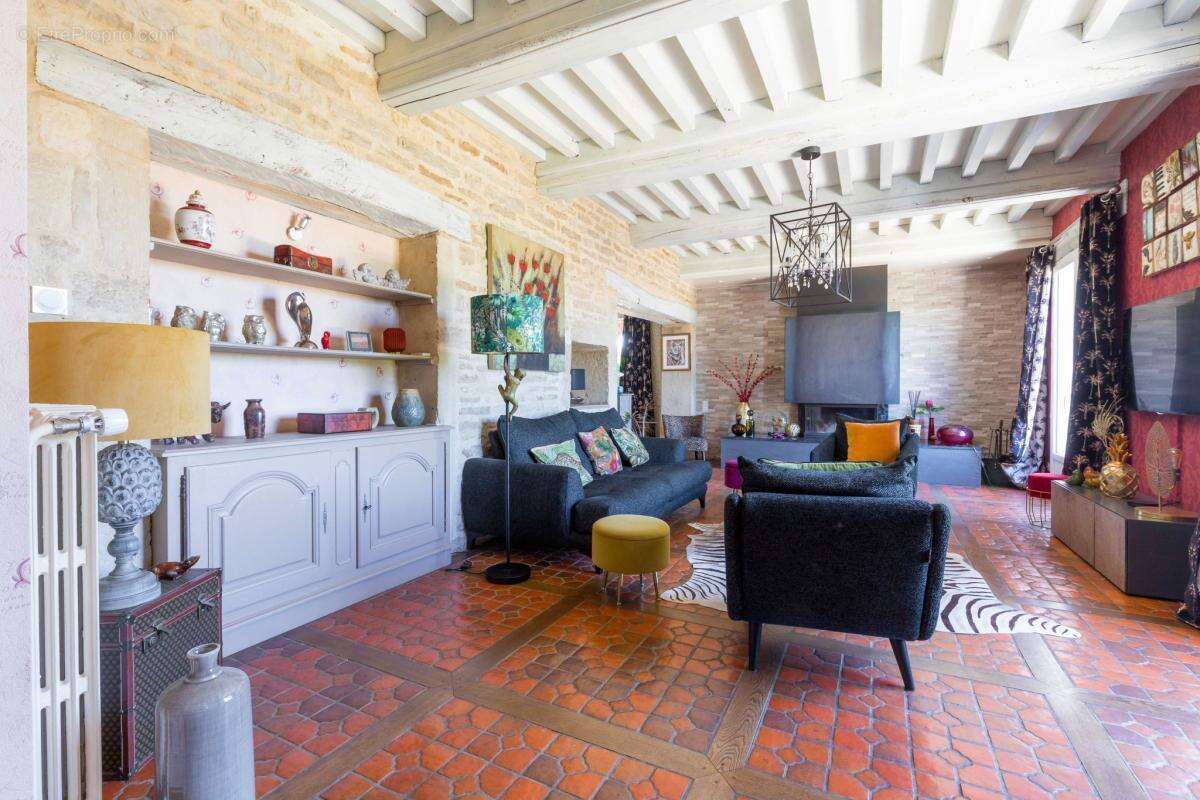 Maison à MIREBEAU-SUR-BEZE