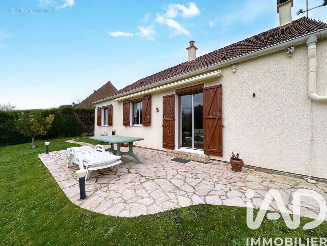 Photo 2 - Maison à VILLENEUVE-LA-GUYARD