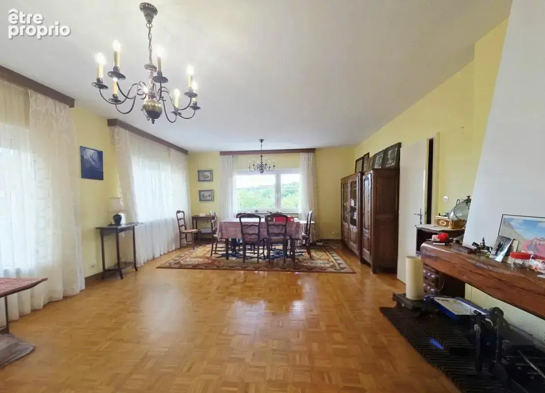 Exclusivité — Maison familiale de 220 m2 environ avec jardin - photo 4