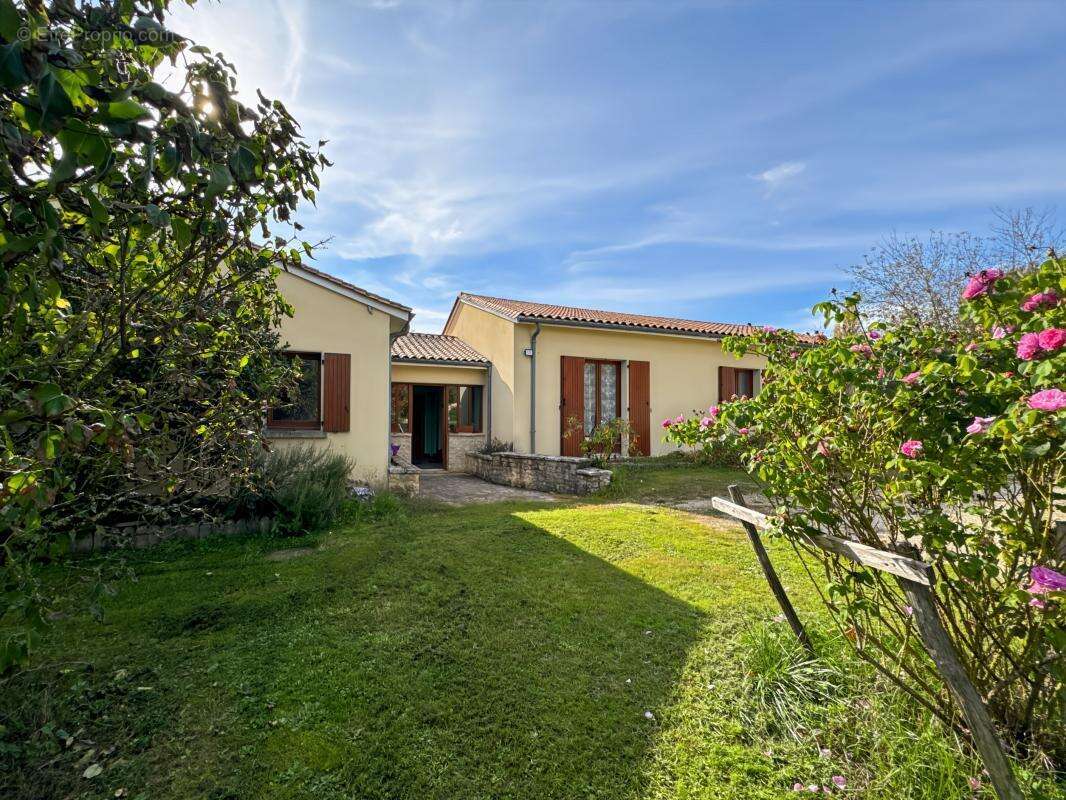 Maison à CHATEAU-L&#039;EVEQUE