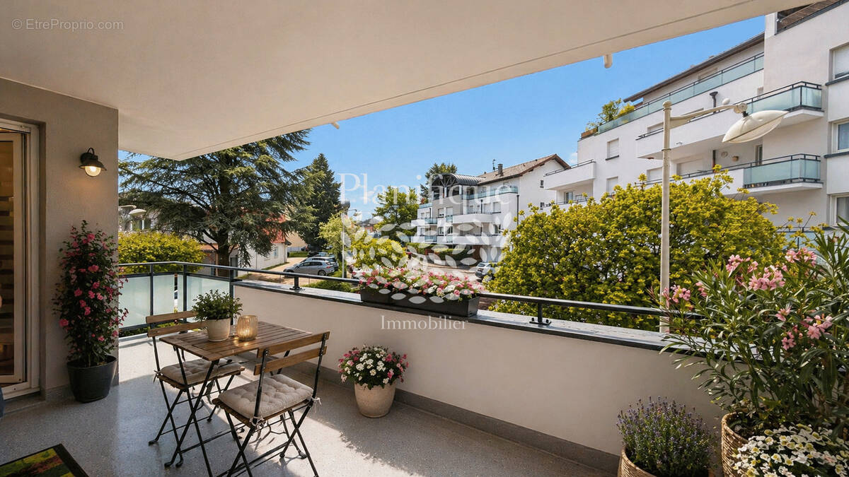 Appartement à CRUSEILLES