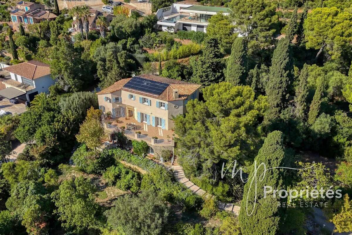 Maison à CARQUEIRANNE