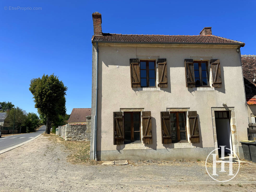 Maison à REIGNY