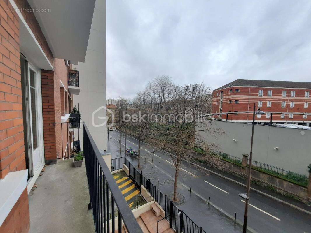Superbe 3 pièces entièrement rénové avec balcon, ascenseur et vue dégagée - photo 4