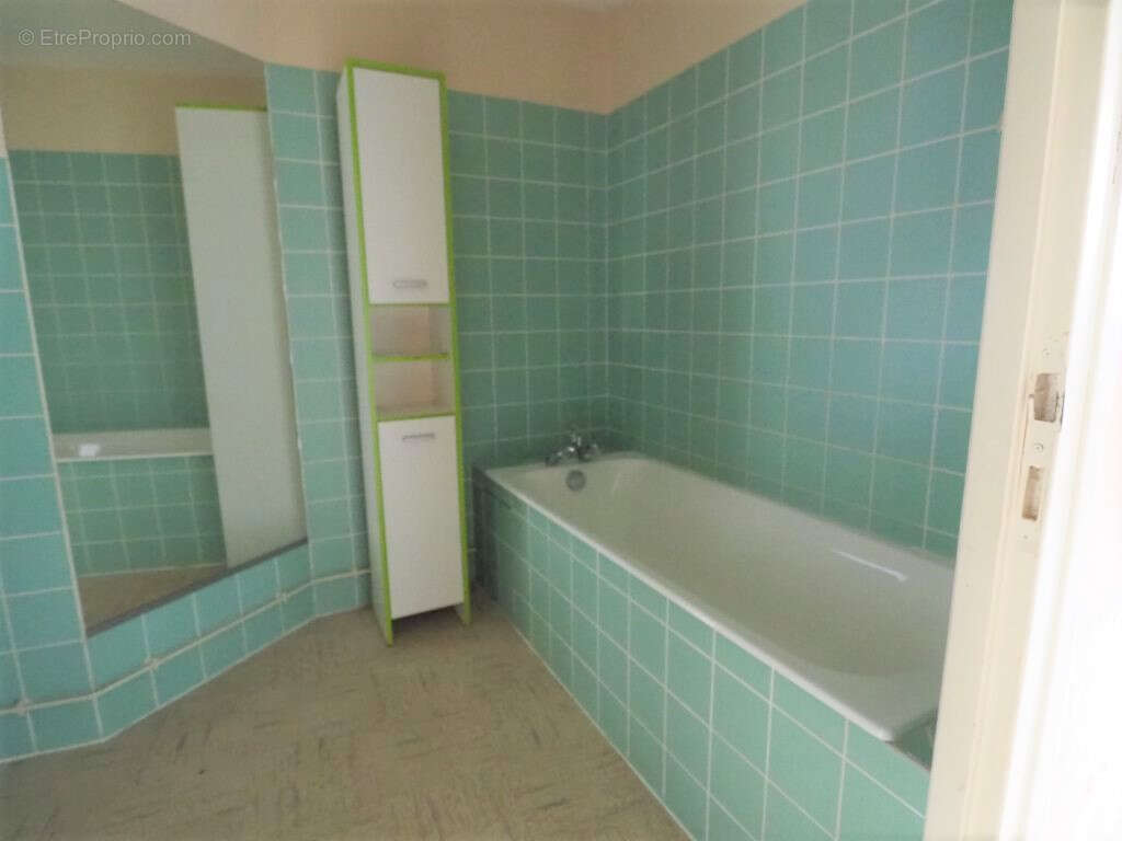 Appartement à CHARMES