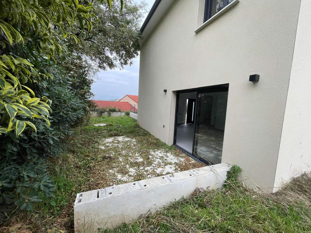 Maison à SALAISE-SUR-SANNE