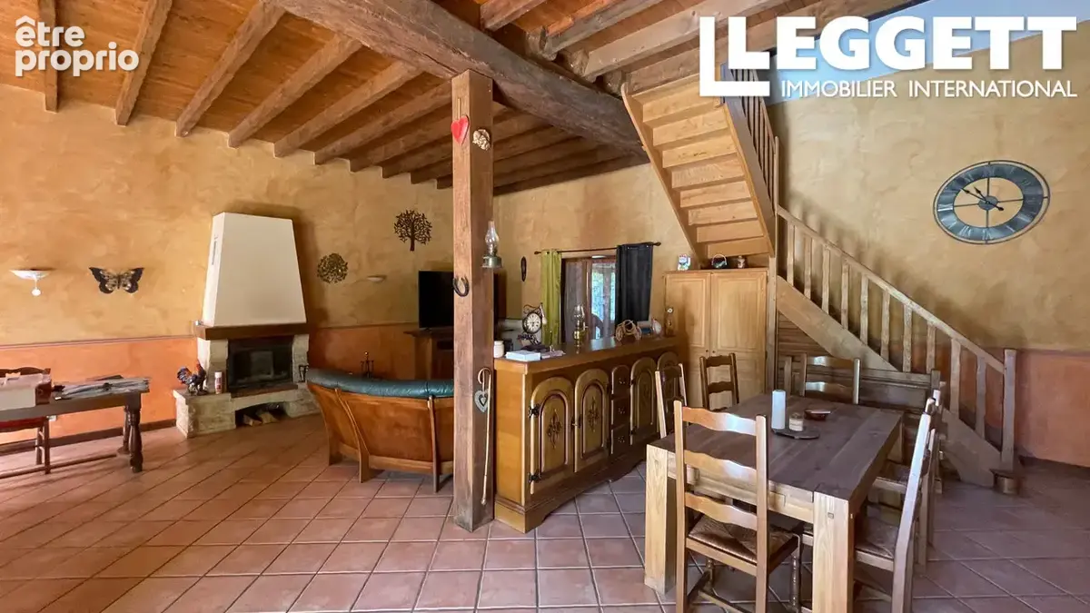 Grande maison de village de 5 chambres avec terrain, nombreuses dépendances et allée privée - photo 3