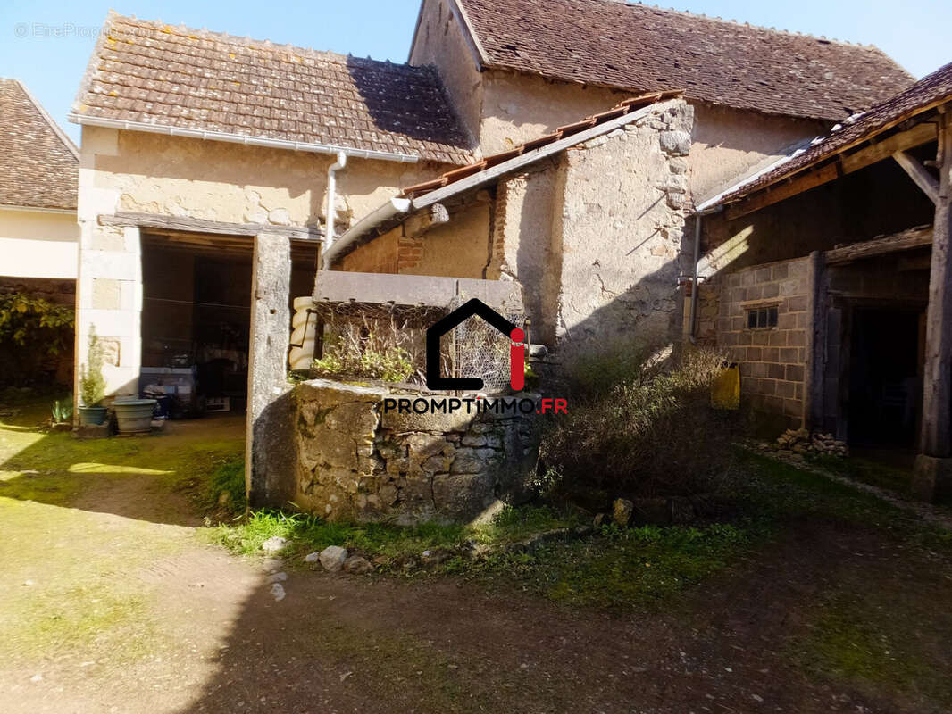 Maison à AINAY-LE-CHATEAU