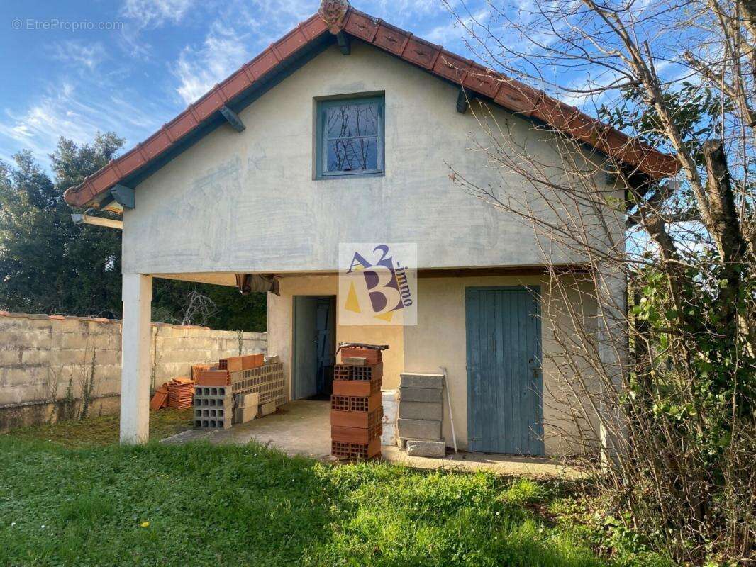 Maison à MAGNAC-SUR-TOUVRE