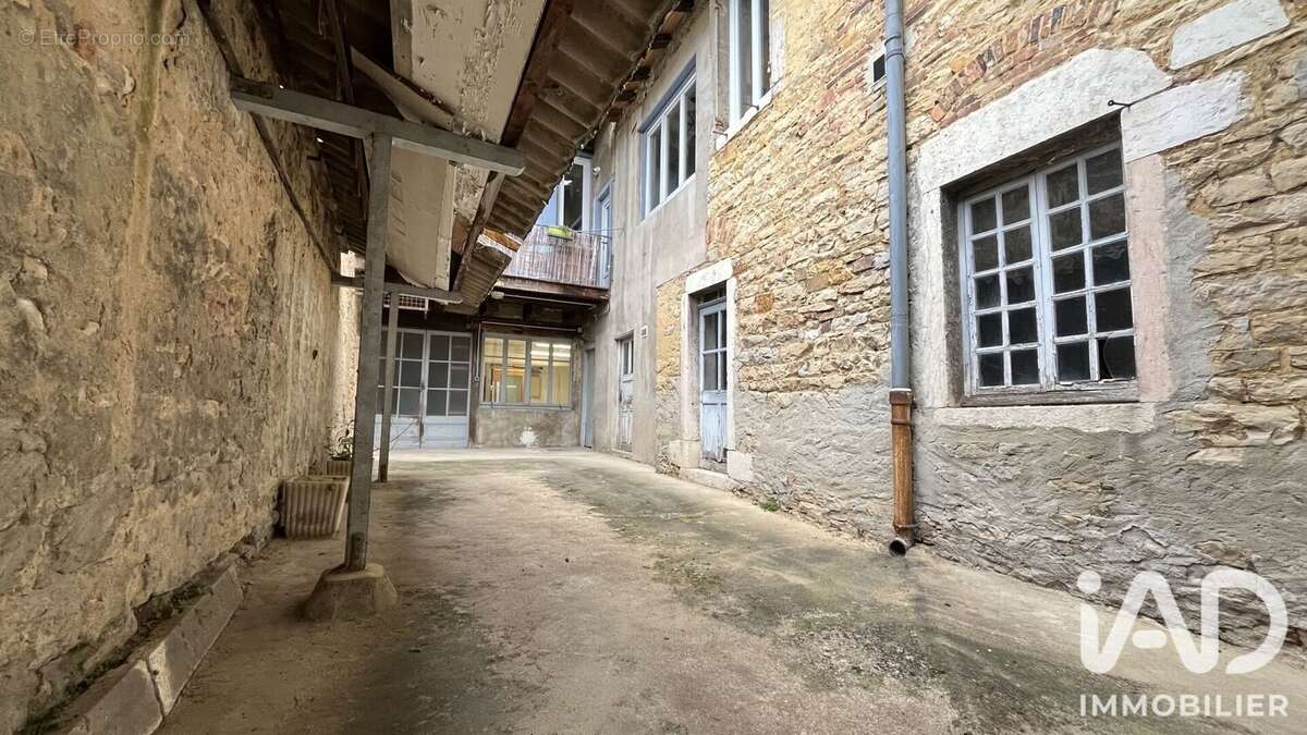 Commerce 136 m² à Bourg-En-Bresse  - photo 9