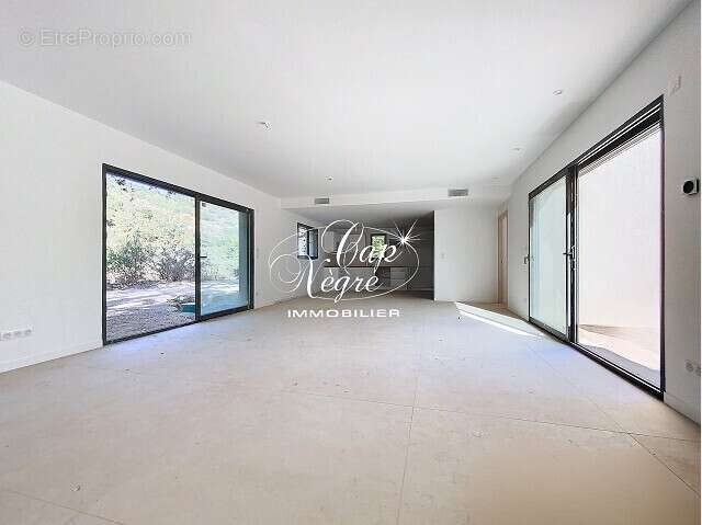 Maison à PLAN-DE-LA-TOUR