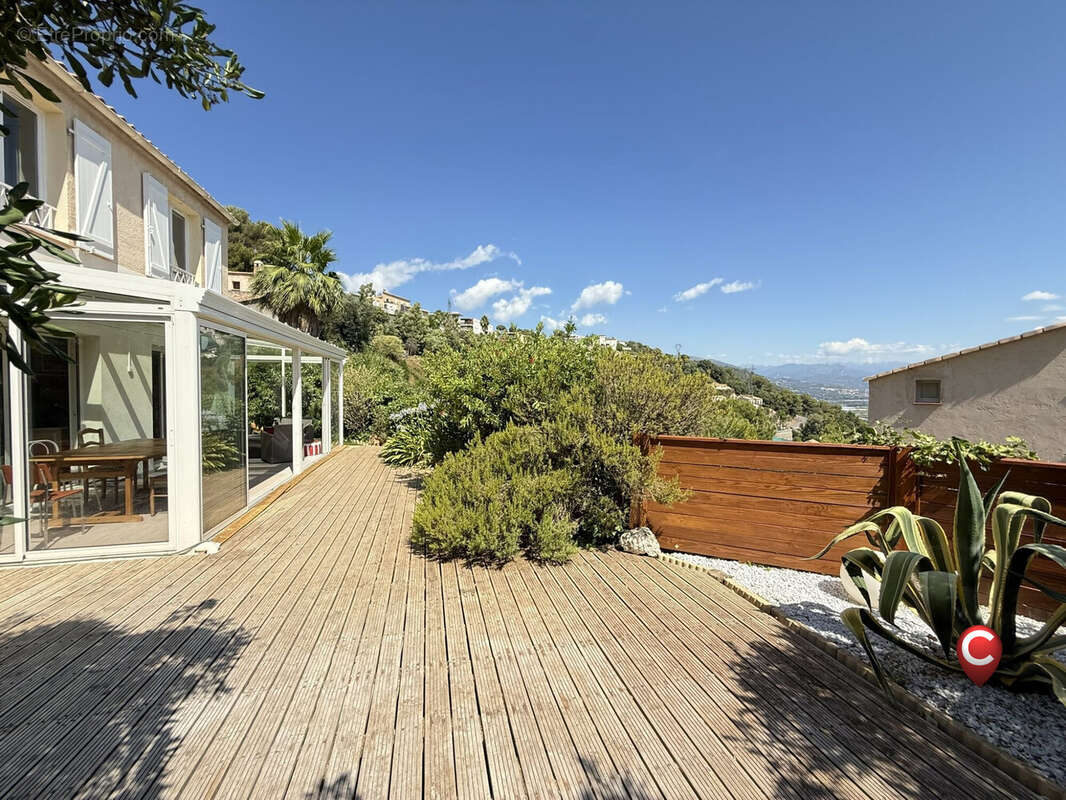 Maison à SAINT-LAURENT-DU-VAR