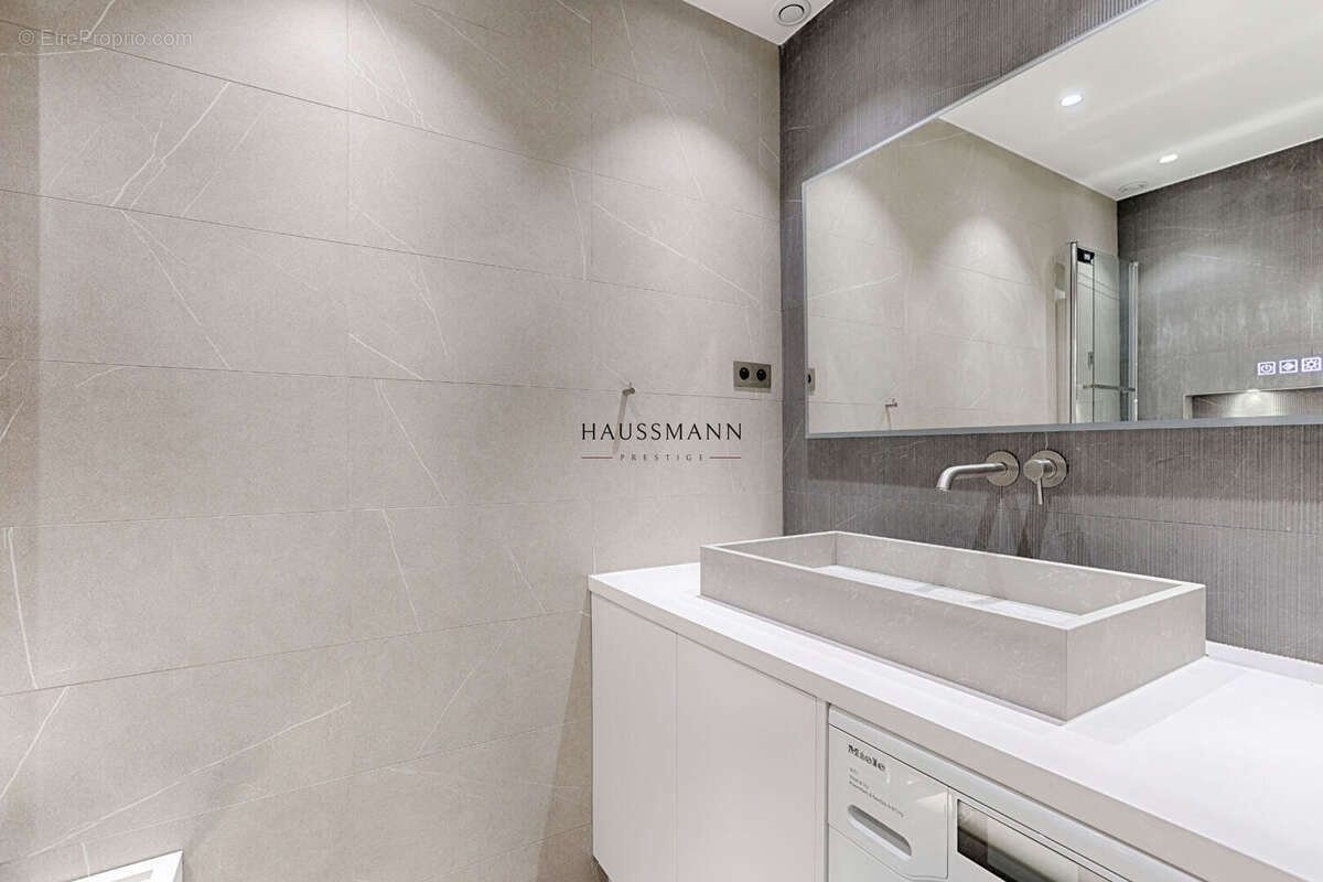 Appartement à PARIS-17E