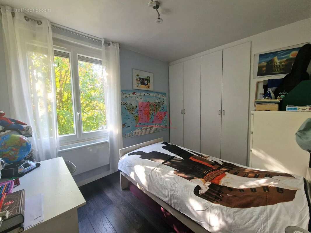 Appartement à L&#039;HAY-LES-ROSES