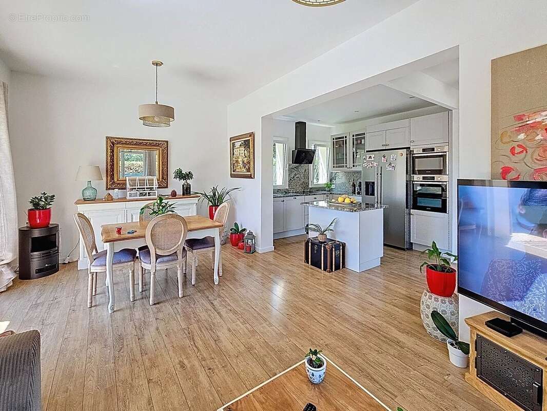 Maison à SAINT-LAURENT-DU-VAR